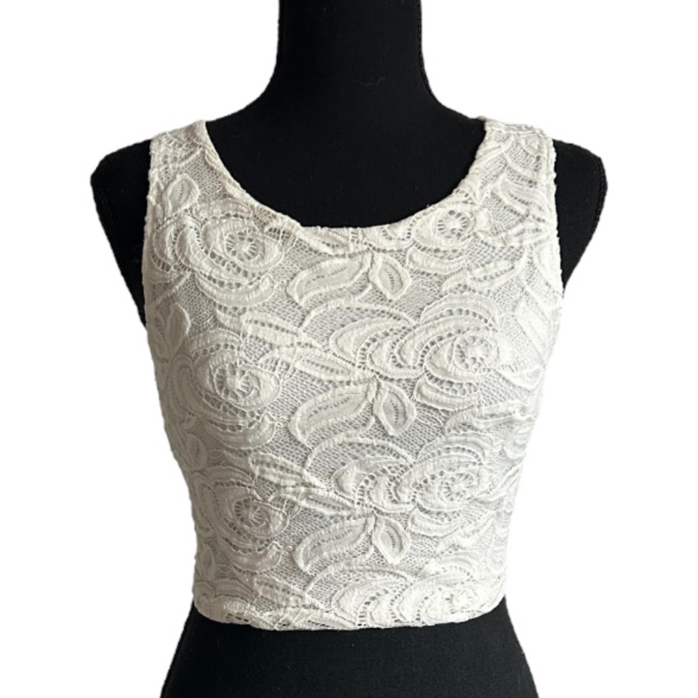 5/25$ ✨ Creamy White Lace Crop Top